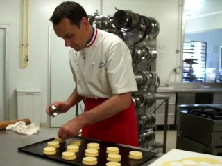 Religieuse à la framboise - Laurent Le Daniel (mof)