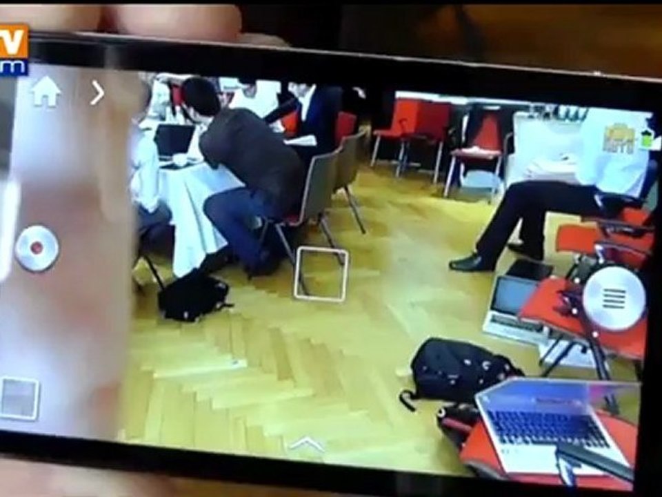 Cet appareil photo qui se révèle être un téléphone portable