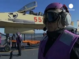 Test d'atterrissage réussi sur le premier porte-avions...