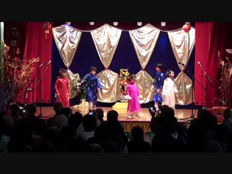 03. Múa thiếu nhi Mừng Xuân