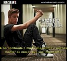 Justin Bieber fala sobre manter os pés no chão e mais em entrevista para a Maclean’s Magazine