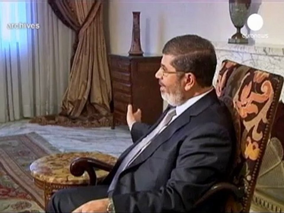 Protesters clash with security as Mursi declares rule by...