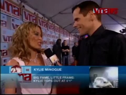 Kylie Minogue red carpet Interview VMA 2002