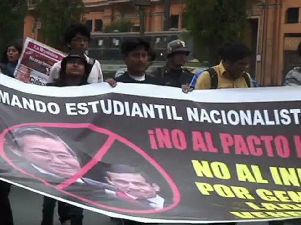 Protesto contra perdão de Fujimori