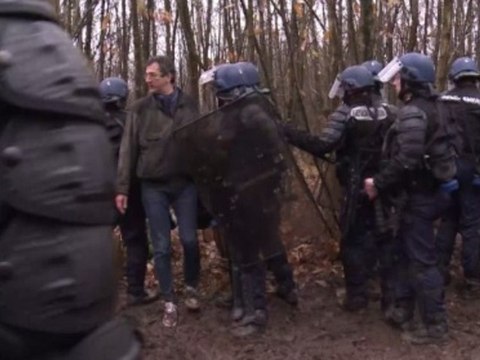 Affrontements avec les policiers à Notre-Dame-des-Landes