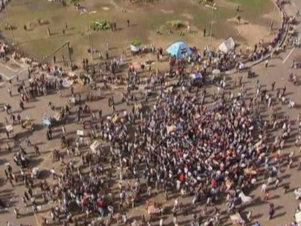 Mursi's new Egypt decree draws protesters to Tahrir Square