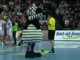 Joyeux anniversaire à la mascotte de Kiel Hein Daddel / Handball