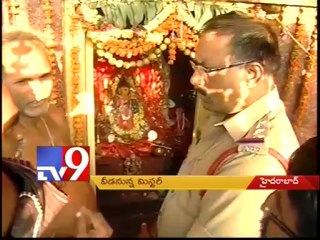 Thieves target temples