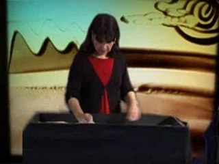 Bir Kadının Ellerini Kullanarak Yaptığı İlginç Kum Sanatı