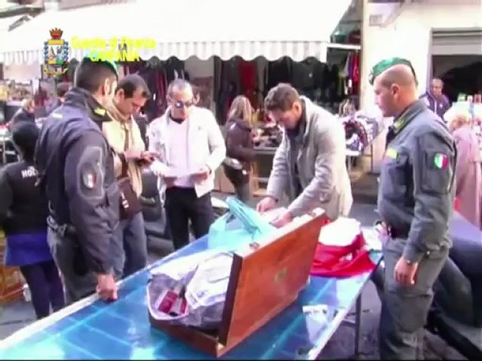 Napoli - Sequestrate 43 tonnellate di sigarette (23.11.12)
