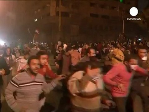 Tahrir Meydanı göz yaşartıcı gazla dağıtıldı