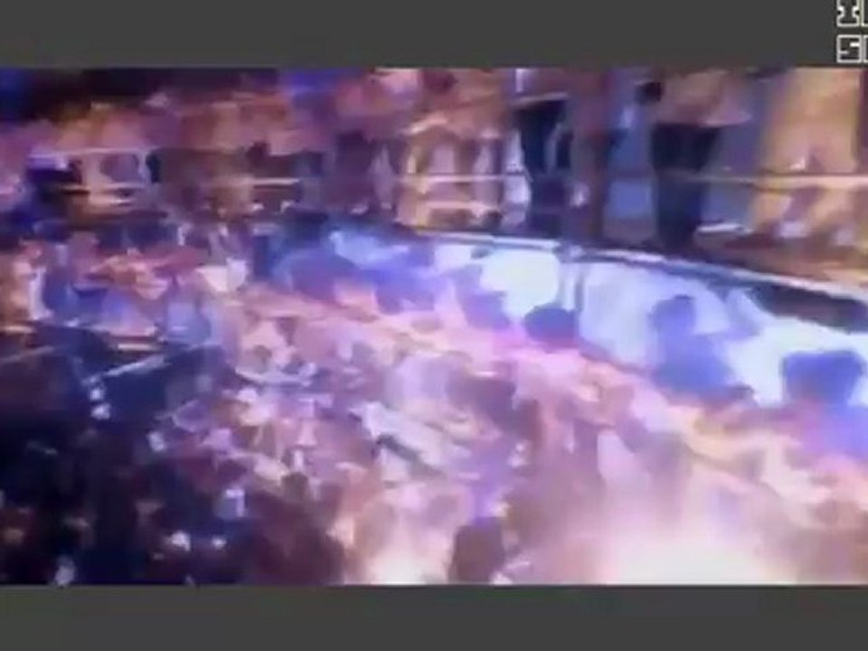 ACDC - Thunderstruck (Official Video) 2012