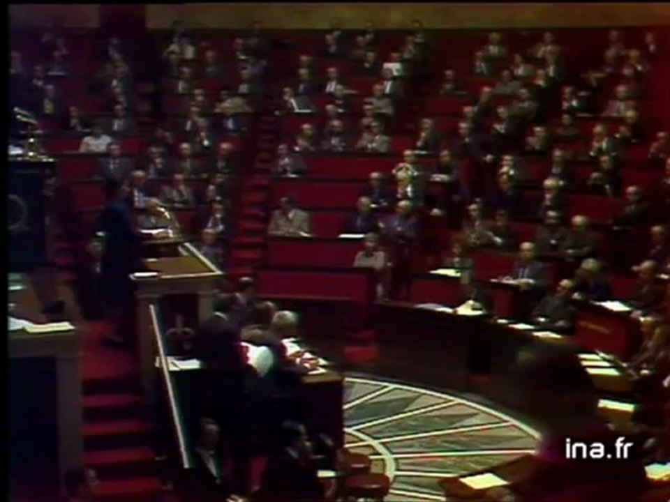 simone-veil-et-son-projet-de-loi-relatif-a-l-interruption-volontaire-de-grossesse_I07169806