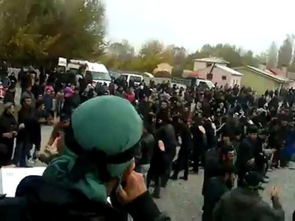 HAKVEYİS KÖYÜ DESTESİ HAKMEHMET AŞURA MEYDANI (1)