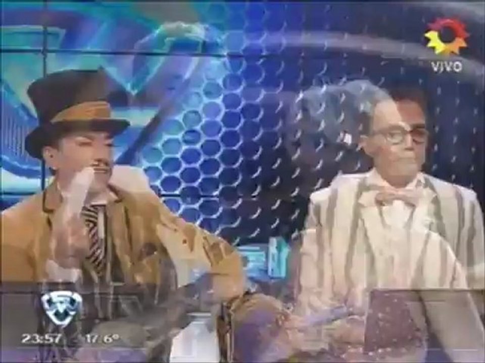 LA SUECA ALEXANDRA LARSSON Y LAS FRASES EN SUECO DE TINELLI