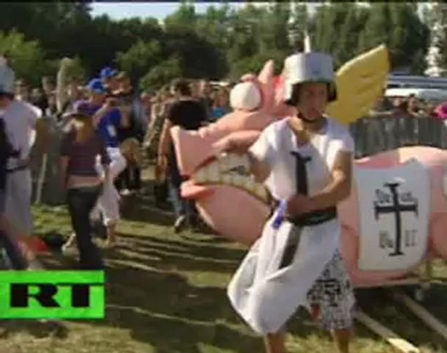 CRAZY FLIGHT: Red Bull 'Flugtag' in Moscow