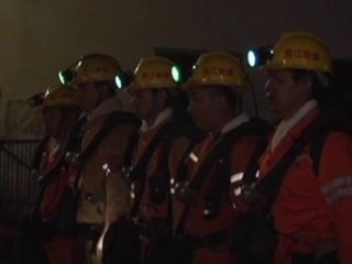 China gas blast traps coal miners