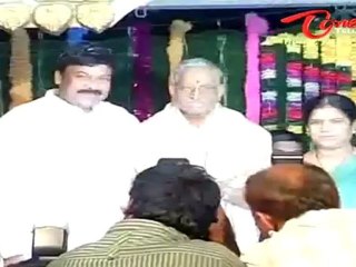 Chiranjeevi at Film Nagar Temple Video