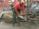 Brandweer Hoogezand rukt uit voor stormschade - RTV Noord
