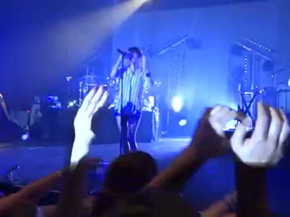 SUPERBUS ( All Alone )