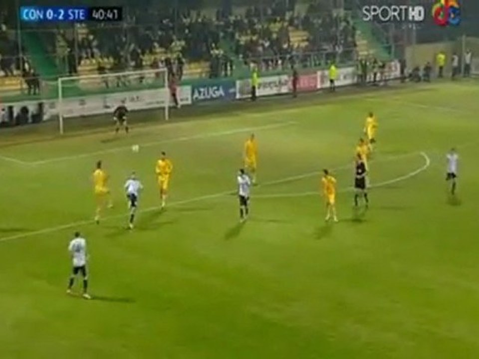 Il enchaîne 3 coups du sombrero et marque un superbe but !