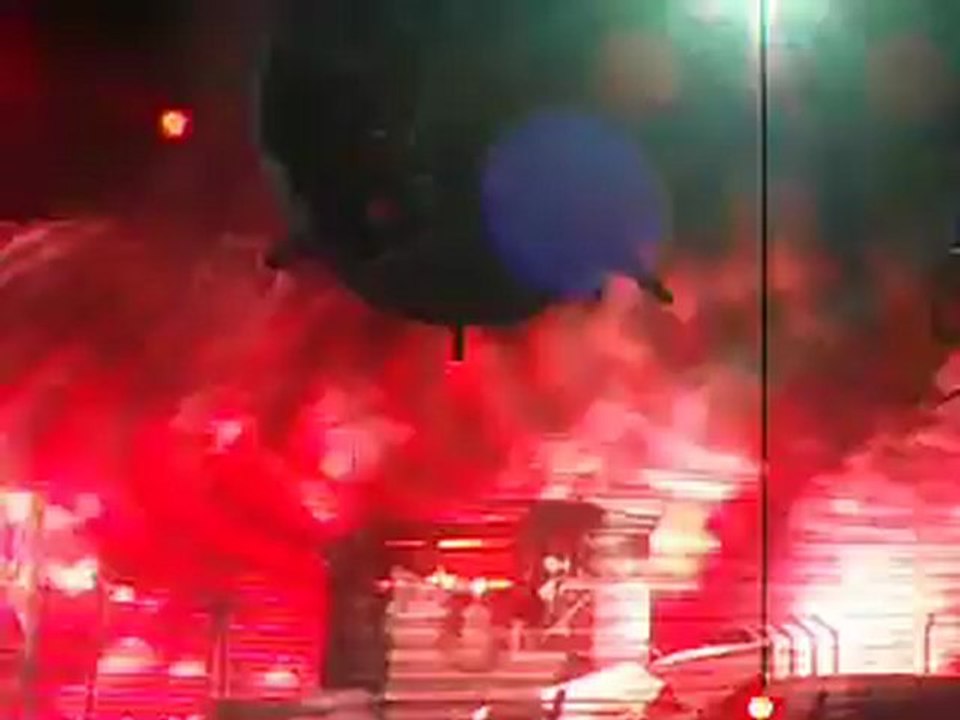 Entrée + extrait de -Allumer le feu- au SDF le 15 Juin 2012