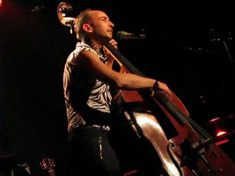 Imbert Imbert avec Megaphone Tour à A Thou Bout d'Chant, Lyon, Novembre 2012