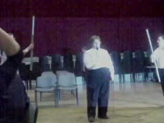 Marie chante avec les majorettes