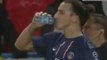 Zlatan Ibrahimovic s'énerve contre le 4e arbitre (PSG-Troyes)