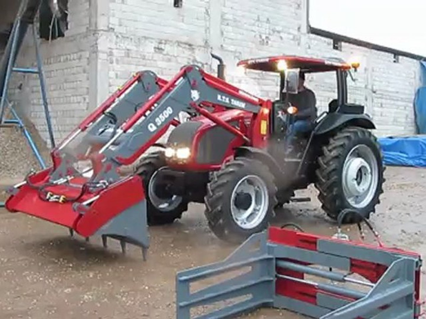 valtra traktör kepçe portatif ataçman değişim videosu - Dailymotion Video