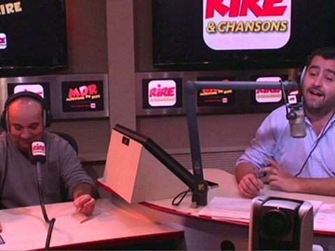 Didier Deschamps écoute les messages de son repondeur sur Rire & Chansons