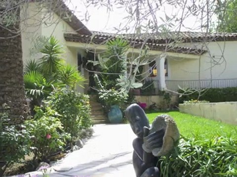 Villa à vendre MANDELIEU LA NAPOULE (06) - proche centre - piscine - 5 pièces de 170m2