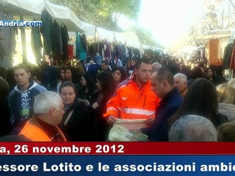 L'Assessore e le associazioni consegnano buste per la raccolta differenziata al mercato di Andria