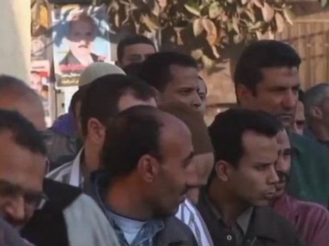 Les Egyptiens se rendent aux urnes