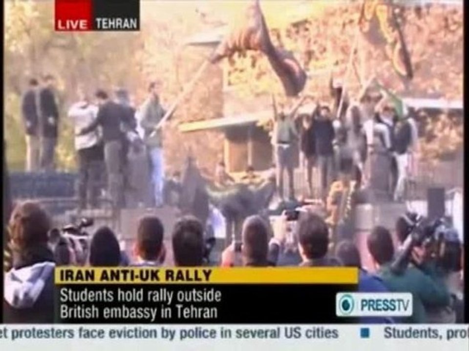 L'ambassade britannique à Téhéran envahie