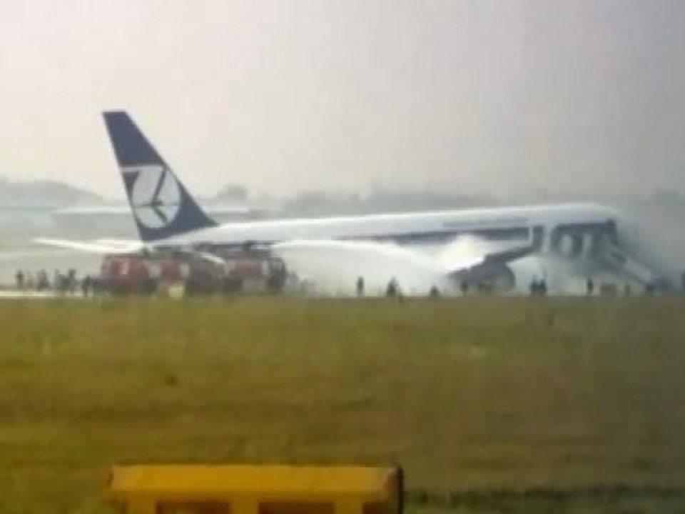 Un Boeing 767 atterrit sans train d’atterrissage