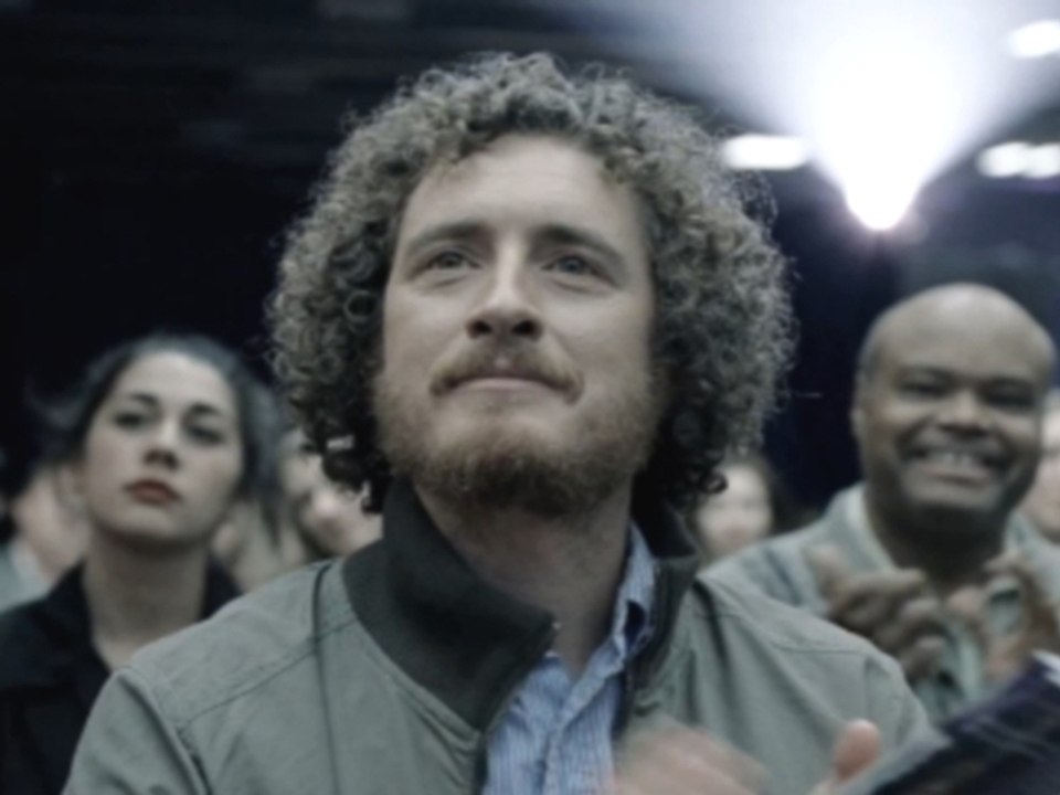 Afro coiffed guy spectacularly fails