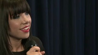 Carly Rae Jepsen's Behind-the-Scenes Interview at the AMAs 2012