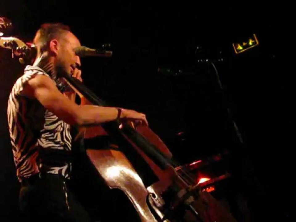 Imbert Imbert chante à A Thou Bout d'Chant, Megaphone Tour, Lyon , Novembre 2012