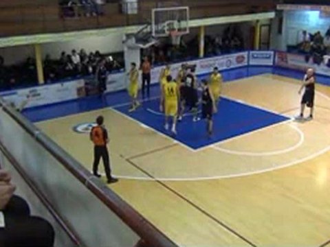 Icaro Sport. Poderosa Montegranaro-Crabs Rimini 71-68, la partita