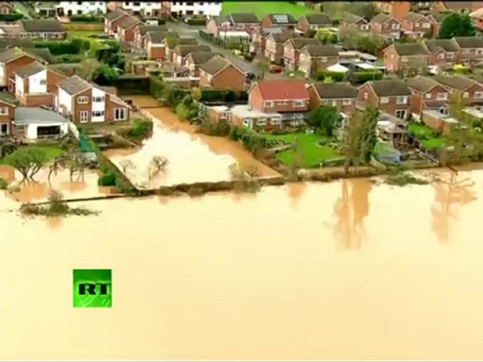 UK floods: Hundreds of homes under water as deadly storms hit England, Scotland, Wales