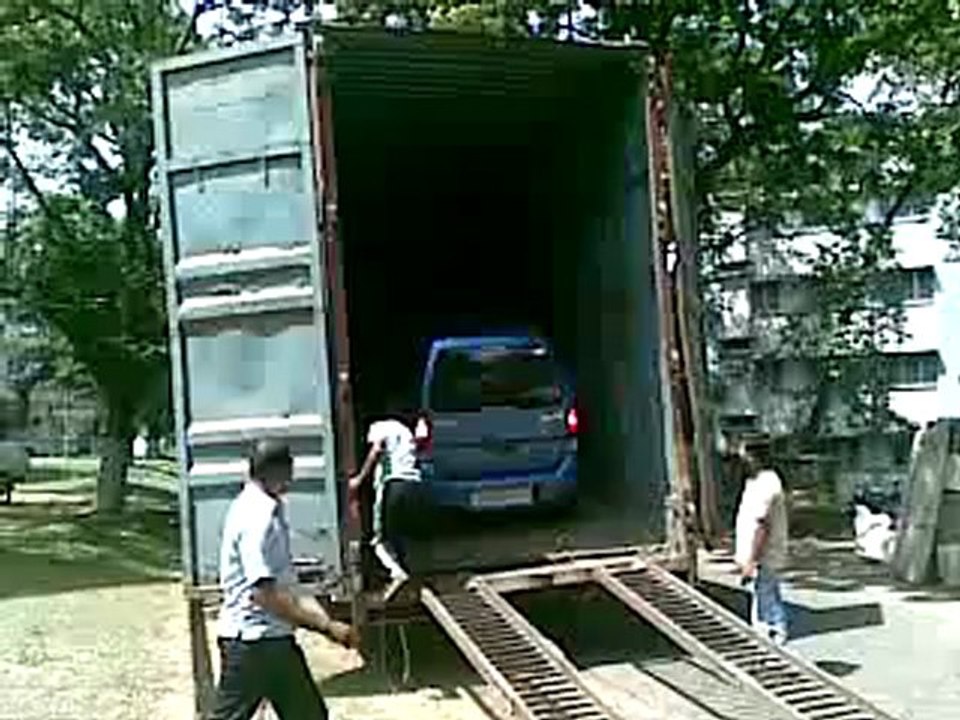 B ULU WAGNAR CAR LOADING