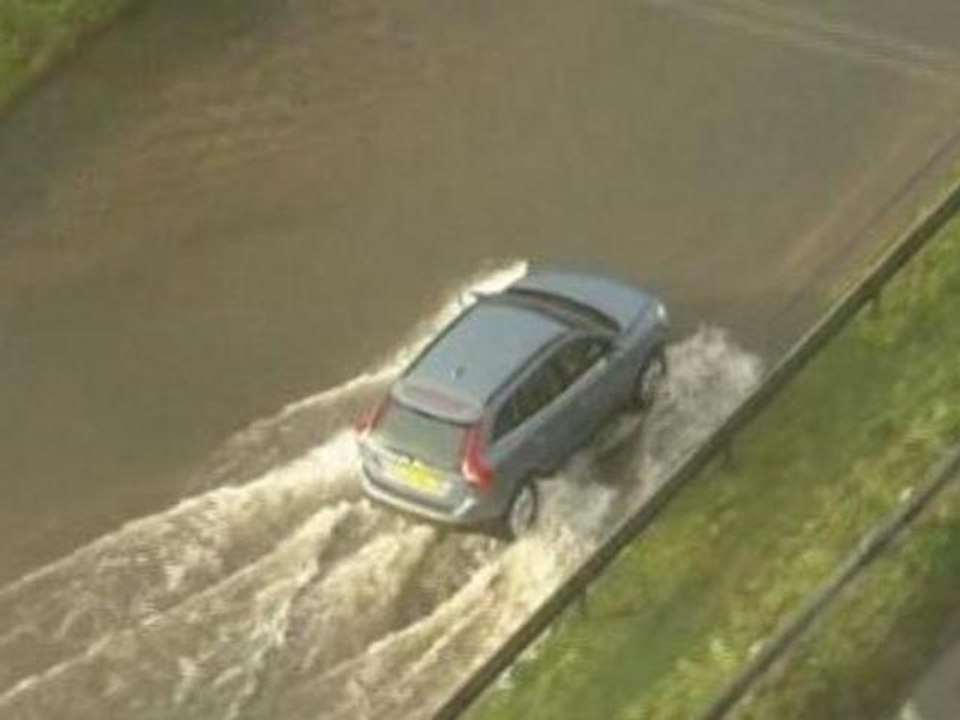 UK floods head north