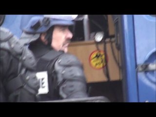 Qui suis-je ? (Les flics sont contre l'aéroport mais en secret !)