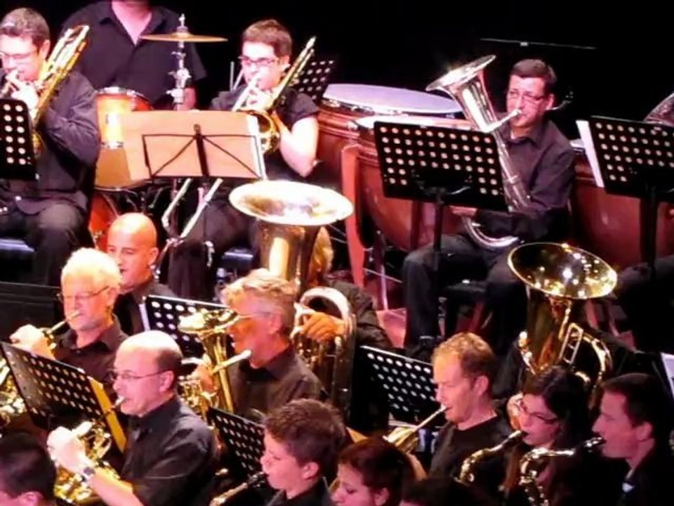 Visite d'Hotel California par l'Harmonie Muroise.