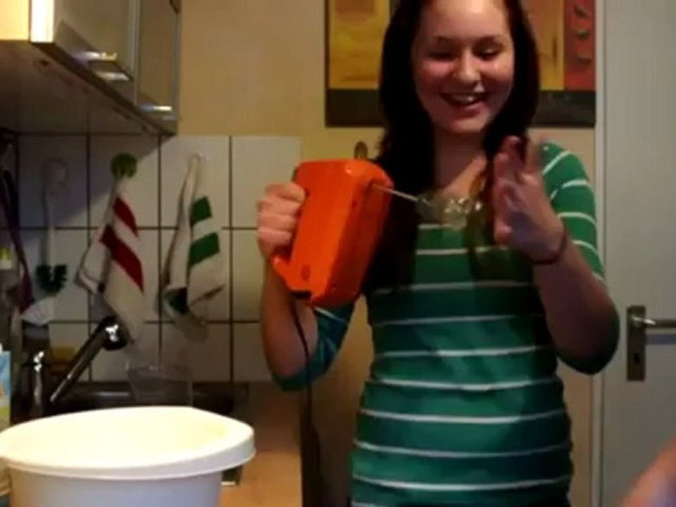 Deux filles, un batteur électrique