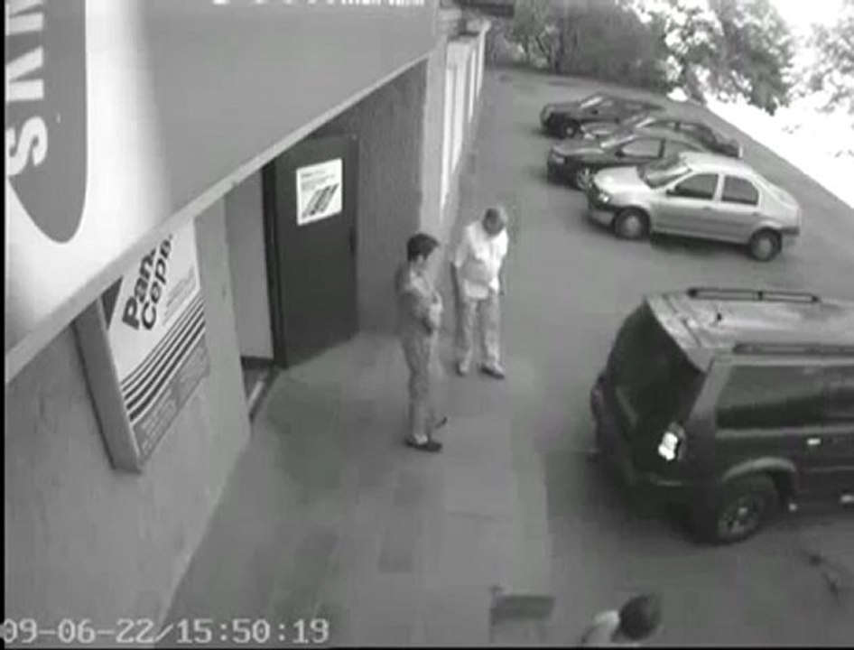 Régis décharge une télé ..