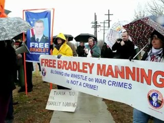 Ativistas pedem liberdade para informante do WikiLeaks