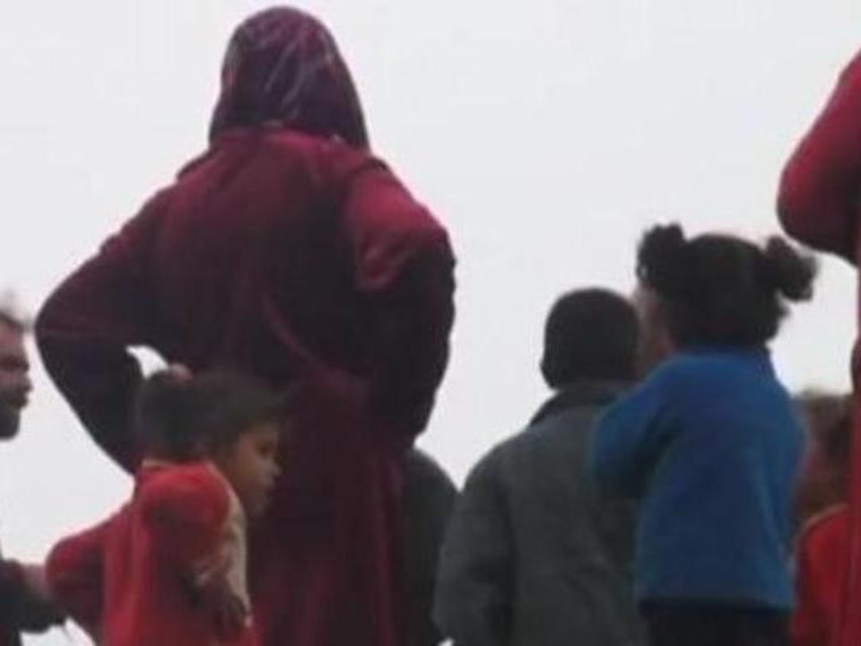 Syrian displaced seek shelter in ruins