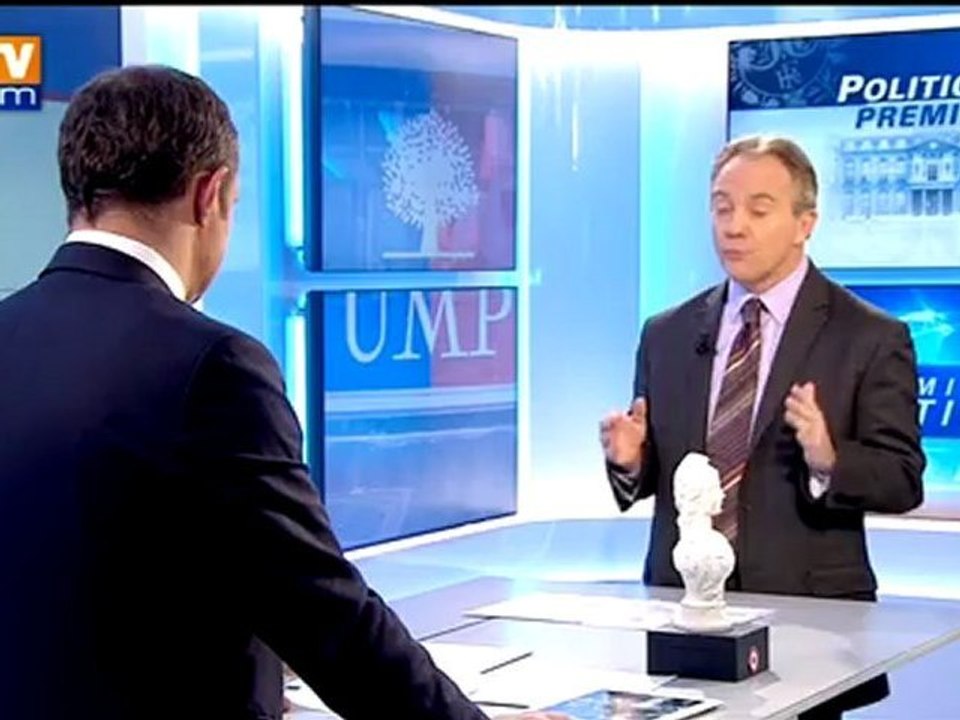 UMP : Sarkozy contraint à taper du poing sur la table